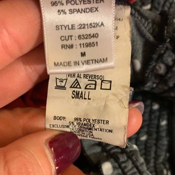 Bundle of 2 shortsleeved stretchy tops - Picture 8 of 8